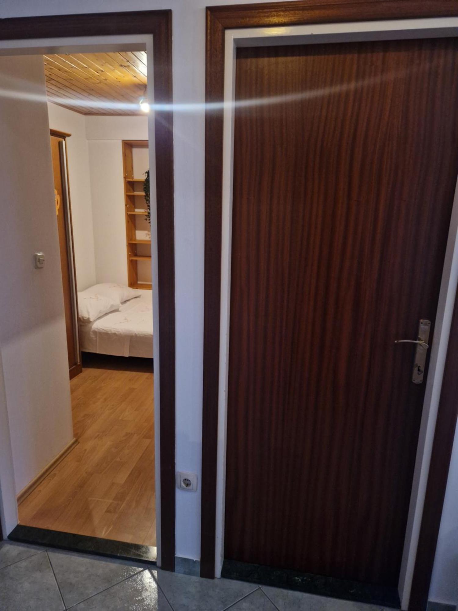 Appartamento Grdelin Omiš Esterno foto
