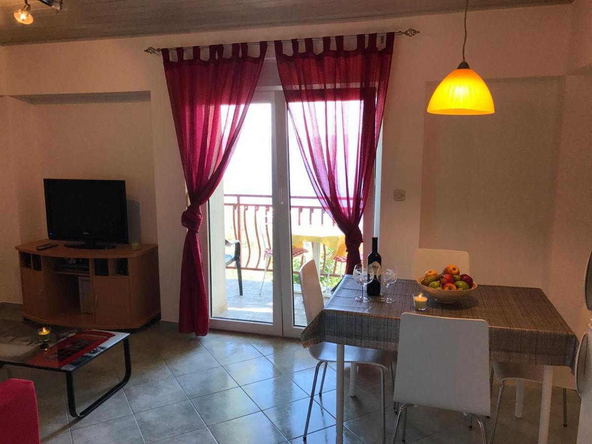 Appartamento Grdelin Omiš Esterno foto